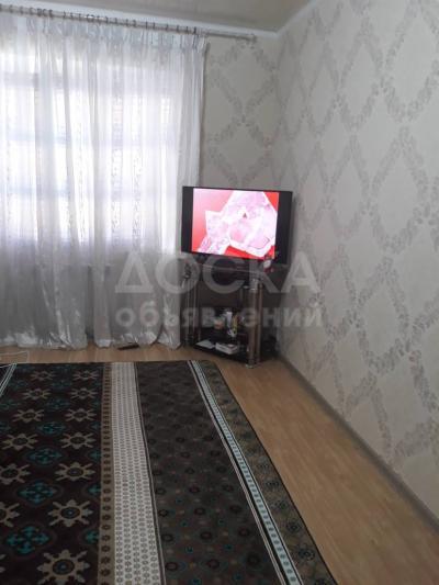 Продаю 1-комнатную квартиру, 42кв. м., этаж - 2/4, Ауэзова 6.