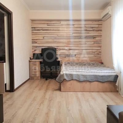 Продаю дом 3-ком. 60кв. м., этаж-1, 2-сот., стена кирпич, восток 5.