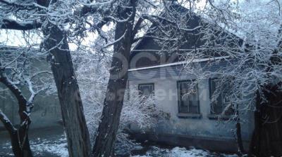 Продаю дом 5-ком. 65кв. м., этаж-1, 4-сот., стена кирпич, дэн-сяопин 339.