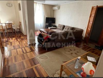 Продаю 3-комнатную квартиру, 79кв. м., этаж - 2/3, Манаса/Абдумомунова.