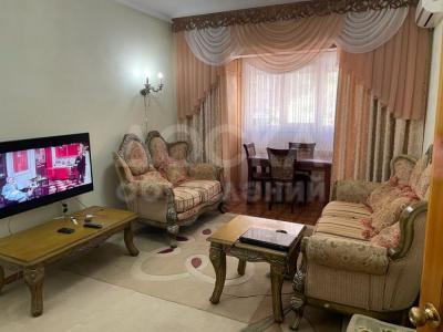 Продаю 3-комнатную квартиру, 68кв. м., этаж - 2/9, центр .