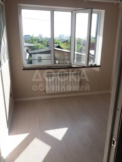 Продаю 2-комнатную квартиру, 43кв. м., этаж - 2/10,  Восток-5.