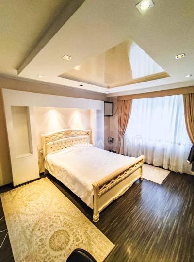 Продаю дом 4-ком. 140кв. м., этаж-2, 3-сот., стена кирпич, Жукеева-Пудовкина /Суванбердиева.