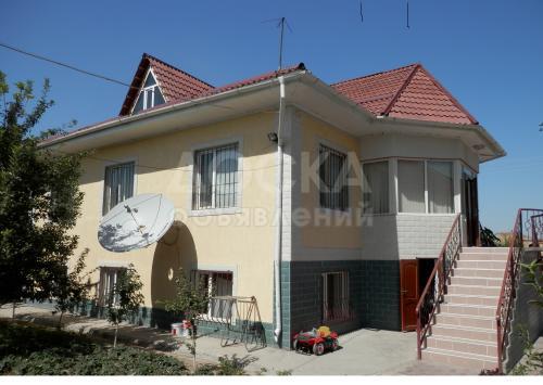 Продаю дом 5-ком., 193кв. м., этаж-2, 7-сот., стена кирпич, Горького уч. 2А.