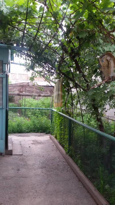 Продаю дом 4-ком., 100кв. м., этаж-1, 5-сот., стена кирпич, ТЭЦ.