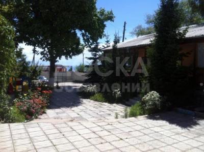 Продаю дом 9-ком., 200кв. м., этаж-1, 20-сот., стена кирпич, чолпон ата.