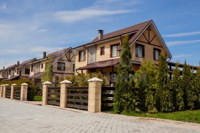 Продаю коттедж 5-ком. 208кв. м., этаж-2, 5-сот., стена кирпич, Highland.