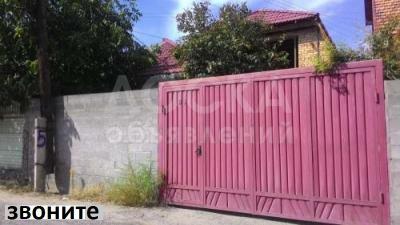 Продаю полдома, участок 3 сотки, ул. Медерова/Панфилова, б/п