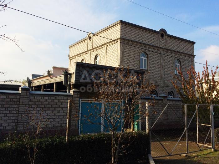 Продаю дом, 6-ком., 190кв. м., этаж-2, 10-сот., стена кирпич, Баят,