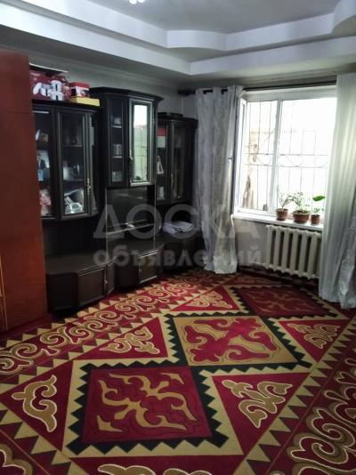 Продаю 2-комнатную квартиру, 53кв. м., этаж - 1/9, Восток 5.