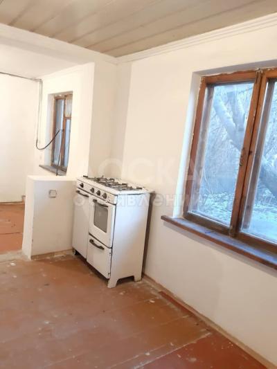 Продаю дом 10-ком. 1кв. м., этаж-1, 6,5-сот., стена кирпич, Ушакова 26.