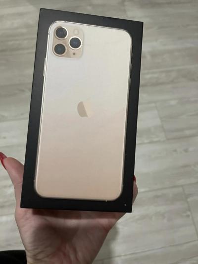 продаю iPhone 11 pro max 64 gb gold