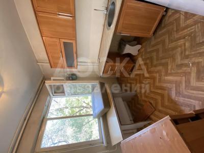 Продаю 1-комнатную квартиру, 32кв. м., этаж - 2/5, Район Политех(по ул.Токтоналиева).