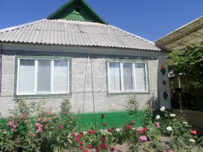 Продаю дом 7-ком. 90 м2кв. м., этаж-1, 13-сот., стена кирпич, село Новониколаевка .