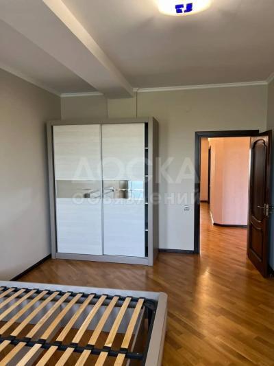 Продаю 3-комнатную квартиру, 142кв. м., этаж - 4/6, парк ата тюрк.