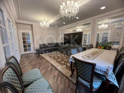 Продаю Пентхаус на 5-6 этажах напротив садика 61 школы.Площадь 280 кв.м , цена 800 $ за кв .м   
  напротив садика 61 школы..