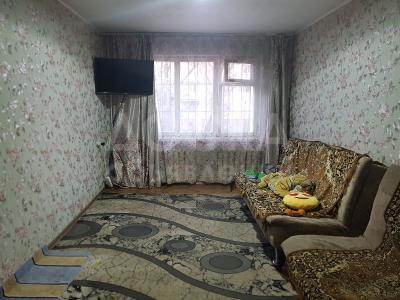 Продаю 2-комнатную квартиру, 44кв. м., этаж - 1/4, 8 микрорайон.