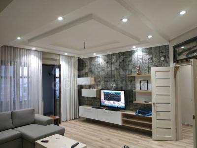 Продаю 3-комнатную квартиру, 108кв. м., этаж - 8/10, Центр.