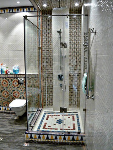 Стеклянные душевые кабины