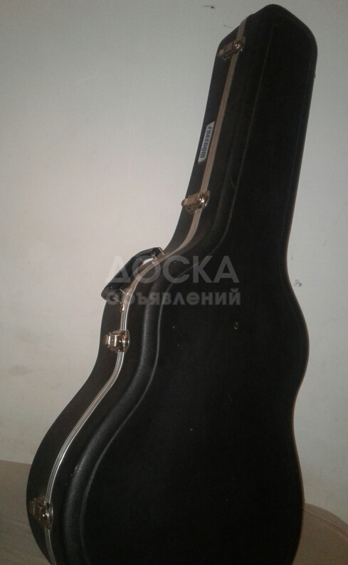 Продаю жесткий кейс (чехол) для акустической гитары