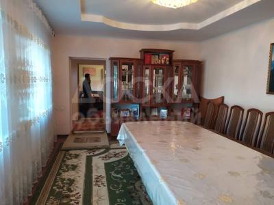 Продаю дом 5-ком. 100кв. м., этаж-1, 4-сот., стена кирпич, Нижняя ала арча.