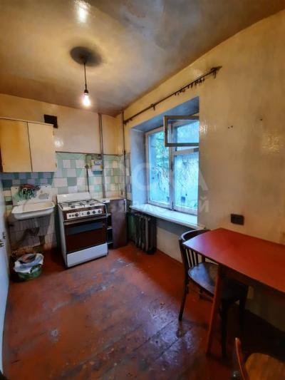 Продаю 2-комнатную квартиру, 43кв. м., этаж - 2/5, Токтогула/Свердлова .