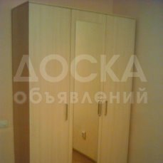 Трехдверный шкаф