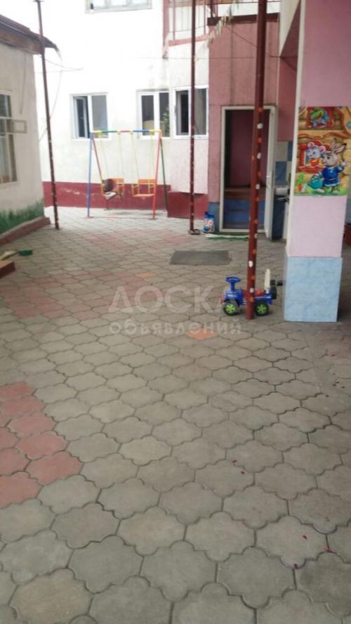 Продаю дом 5-ком., 250кв. м., этаж-2, 4-сот., стена кирпич, Бишкек.