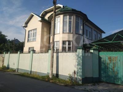 Продаю дом 11-ком. 332кв. м., этаж-2, 10-сот., стена кирпич,  с.Кок Жар, ул. Табалды Абдралы, дом 26.