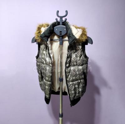 Жилетка со съёмным капюшоном