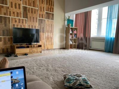 Продаю 3-комнатную квартиру, 220кв. м., этаж - 3/4, 12 Мкр, АУЦА  .