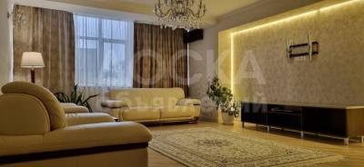 Продаю 4-комнатную квартиру, 190кв. м., этаж - 5/9, в районе Дворца Спорта.