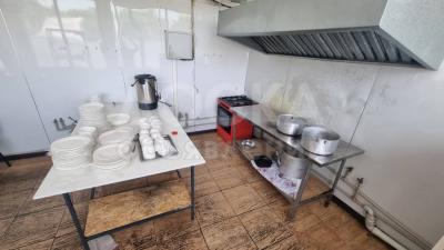 Продается посуда и бытовая техника для столовых и кафе