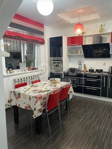 Продаю дом 4-ком. 140кв. м., этаж-2, 3-сот., стена кирпич, Жукеева-Пудовкина пересекает Суванбердиева.