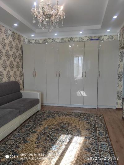 Продаю 1 комнатную квартиру, 42 м2, в городе Бишкек, улица Ауезова 6