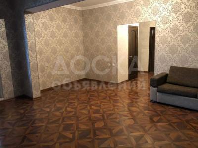 Продаю квартиру 4-ком., 134кв. м., этаж - 2/9, Микр. Учкун.