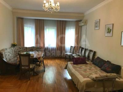 Продаю 4-комнатную квартиру, 285кв. м., этаж - 1/3, ул. Панфилова 152, пер. Московская.