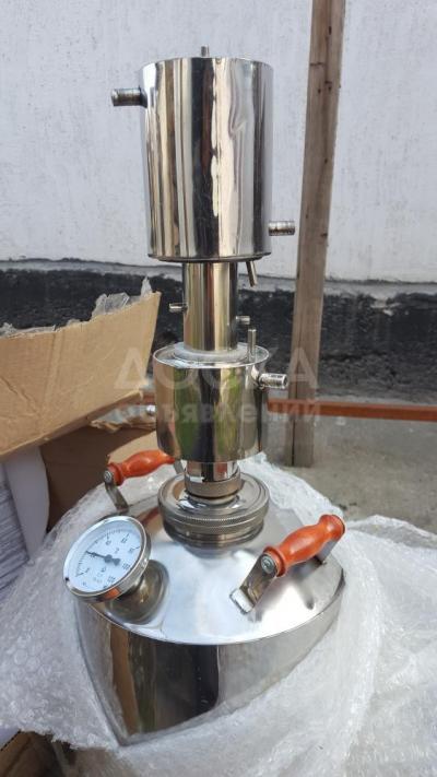 Аппарат самогонный для приготовления безалкогольного вина,пива и т.п,новый,при перевозке поцарапали корпус немного,торг уместен