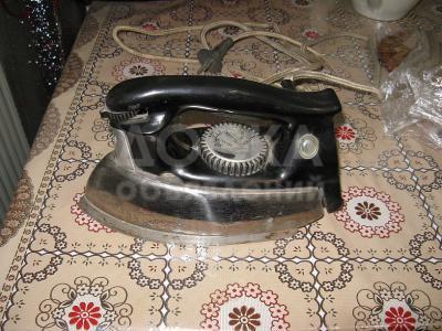 Продаётся хороший утюг.