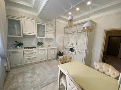 Продаю 2-комнатную квартиру, 75кв. м., этаж - 7/10, Орозбекова/Московская .