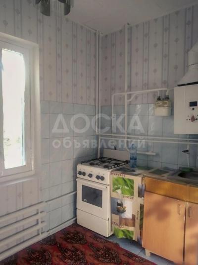 Продаю 1-комнатную квартиру, 35кв. м., этаж - 1/3, 1 микрорайон.