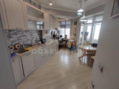 Продаю 2-комнатную квартиру, 70кв. м., этаж - 10/10, тыналиева 2/21.