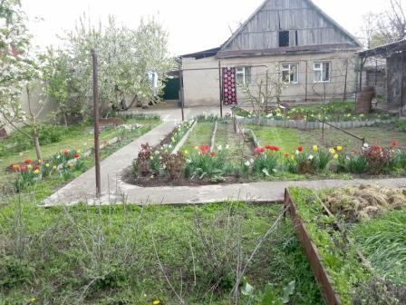 Продаю дом 4-ком., 107кв. м., этаж-1, 6-сот., стена кирпич, Бишкек.