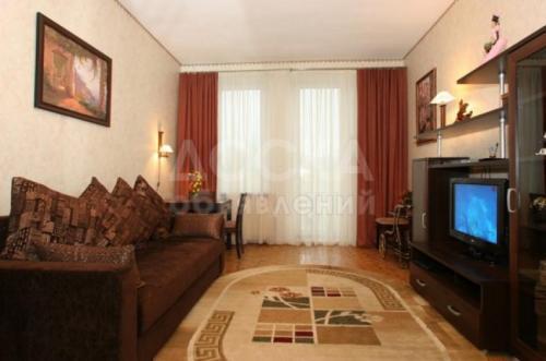 Продаю квартиру 3-ком., 1кв. м., этаж - 1/10, Чуй.