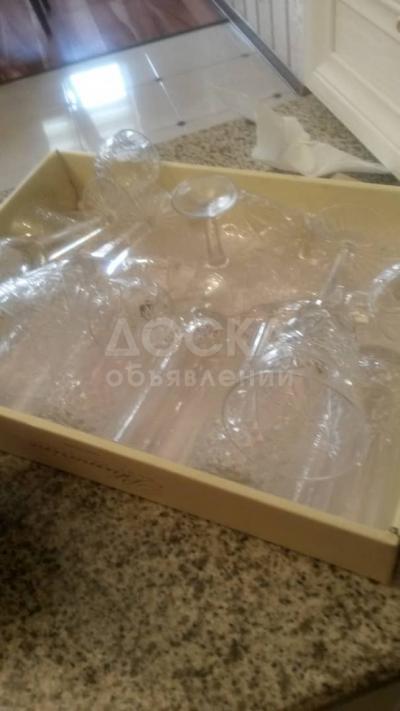 Продаю сервиз столов + чайный + хрусталь !

 

свыше 100 предметов