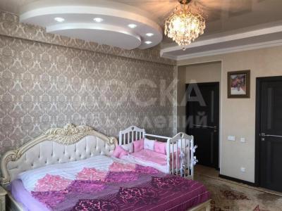 Продаю 4-комнатную квартиру, 128кв. м., этаж - 7/10, 12 мкр.