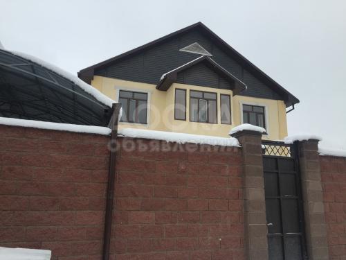 Продаю дом, 8-ком., 296кв. м., этаж-3, 4.5-сот., стена кирпич, р-н Жибек Жолу-Свердлого Мичурина-209,