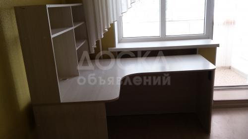 Стол с полками угловой в идеальном состоянии