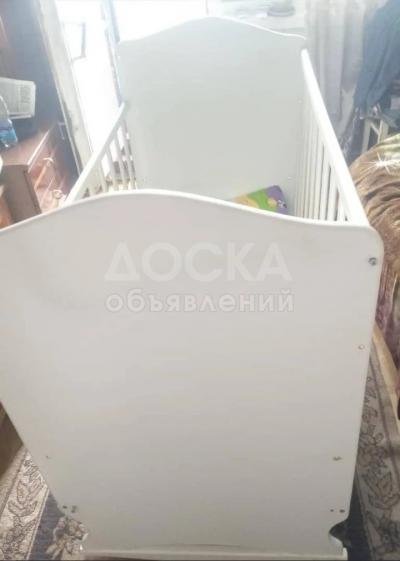 Кроватка б/у+матрасик+ванночка