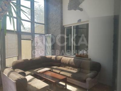 Продаю дом 6-ком. 270кв. м., этаж-2, 6-сот., стена кирпич, Элебаева 32.